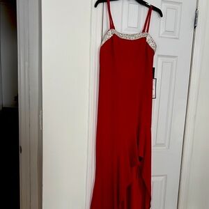 City Studio
Elegant Red Evening Dress